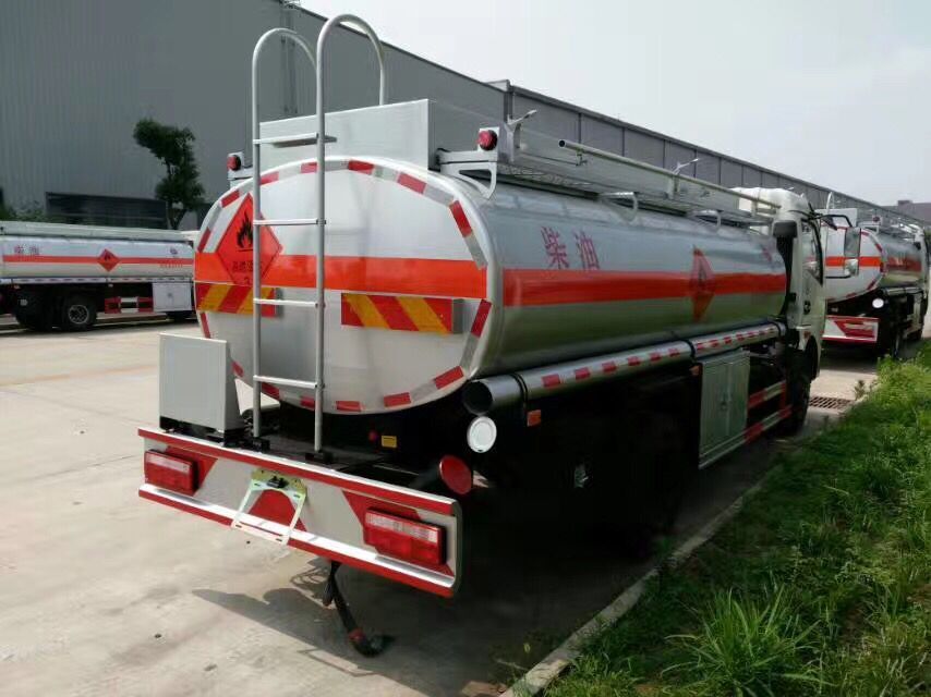 國五東風(fēng)新款后八輪運油車