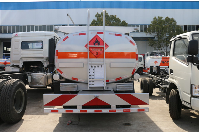 國(guó)五東風(fēng)12.5方運(yùn)油車 國(guó)五東風(fēng)12.5方運(yùn)油車