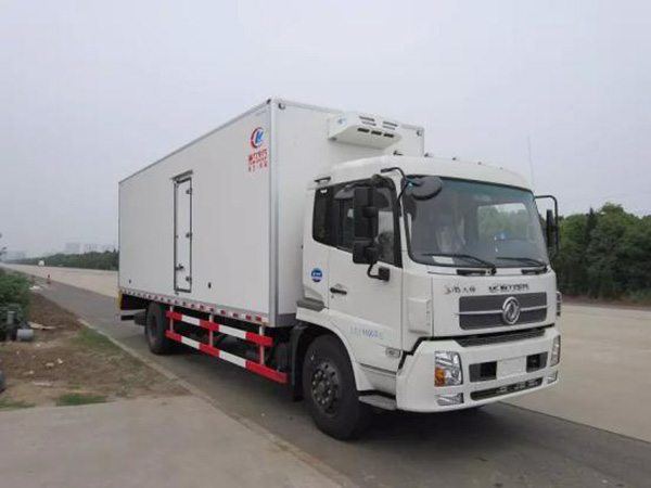 東風天錦6.1米貨廂冷藏車