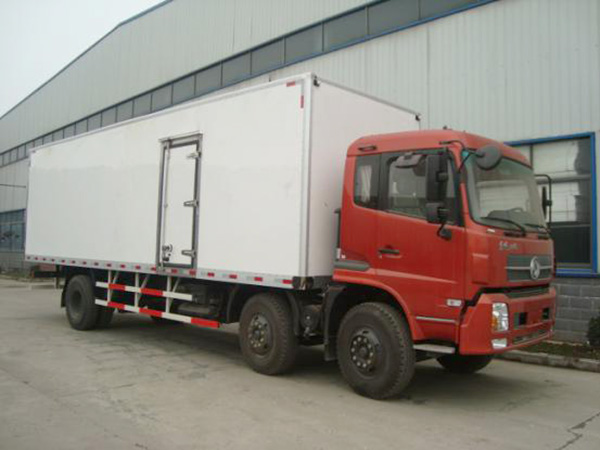 東風(fēng)天錦8.6米貨廂冷藏車