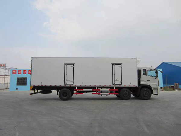 東風(fēng)天龍9.4米貨廂冷藏車