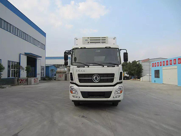 東風(fēng)天龍9.4米貨廂冷藏車
