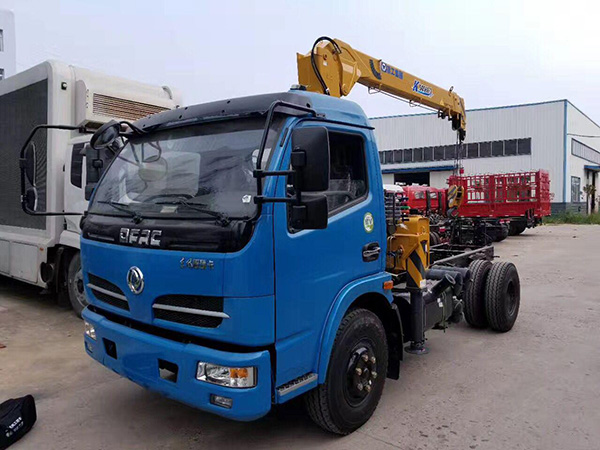 東風3.4米藍牌隨車吊