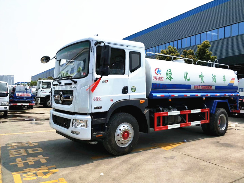灑水車廠家，宜昌客戶秒提15噸東風D9灑水車