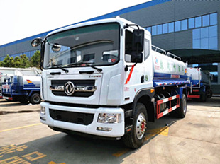 東風多利卡D9灑水車