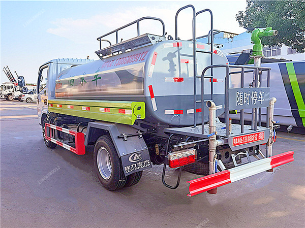 東風(fēng)多利卡D6新款灑水車