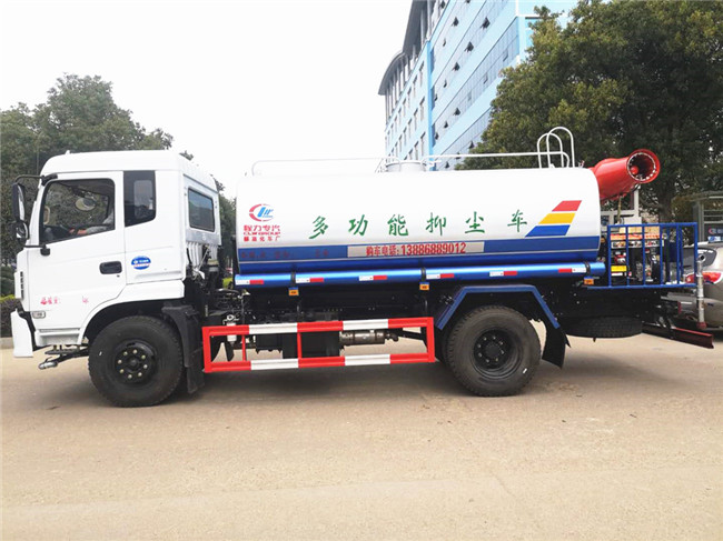 東風(fēng)專底12噸霧炮車(chē)