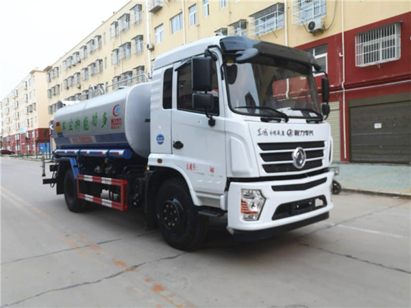 東風D3灑水車帶霧炮