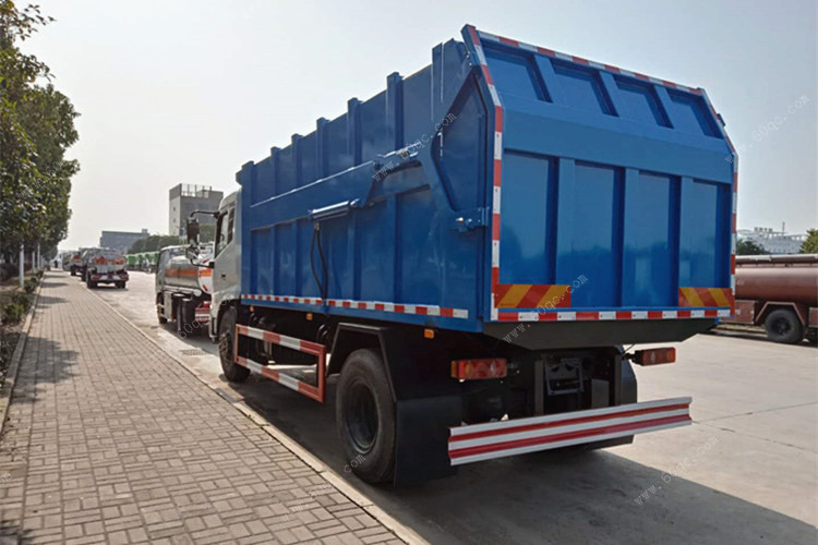 國(guó)五東風(fēng)新款壓縮對(duì)接式垃圾車