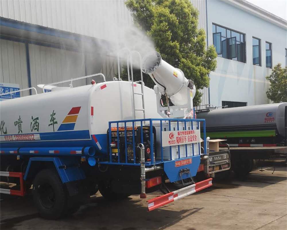 霧炮灑水車(chē)噴出的水霧如何降溫除塵及疫情霧化消毒？